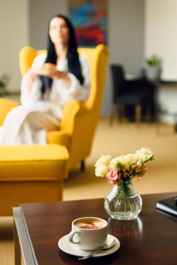 Ruben Hotel Zielona Gora Ngoại thất bức ảnh