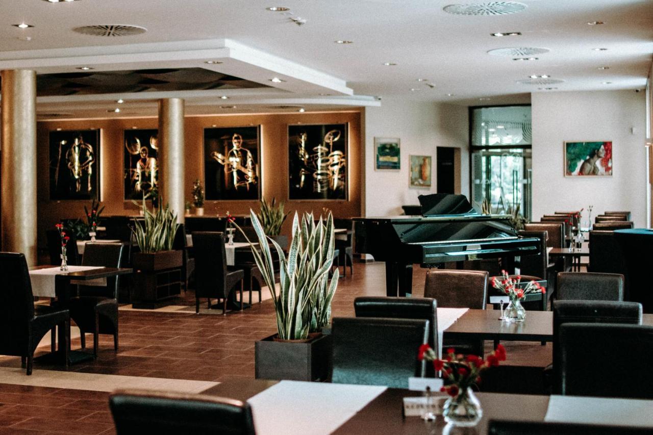 Ruben Hotel Zielona Gora Ngoại thất bức ảnh