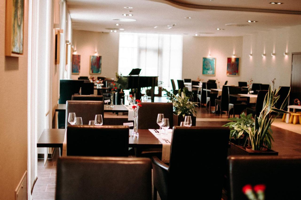 Ruben Hotel Zielona Gora Ngoại thất bức ảnh