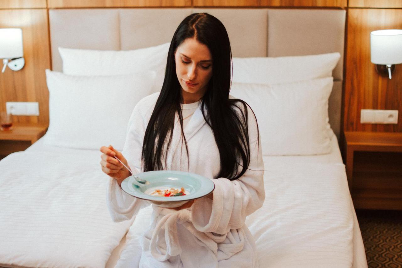 Ruben Hotel Zielona Gora Ngoại thất bức ảnh