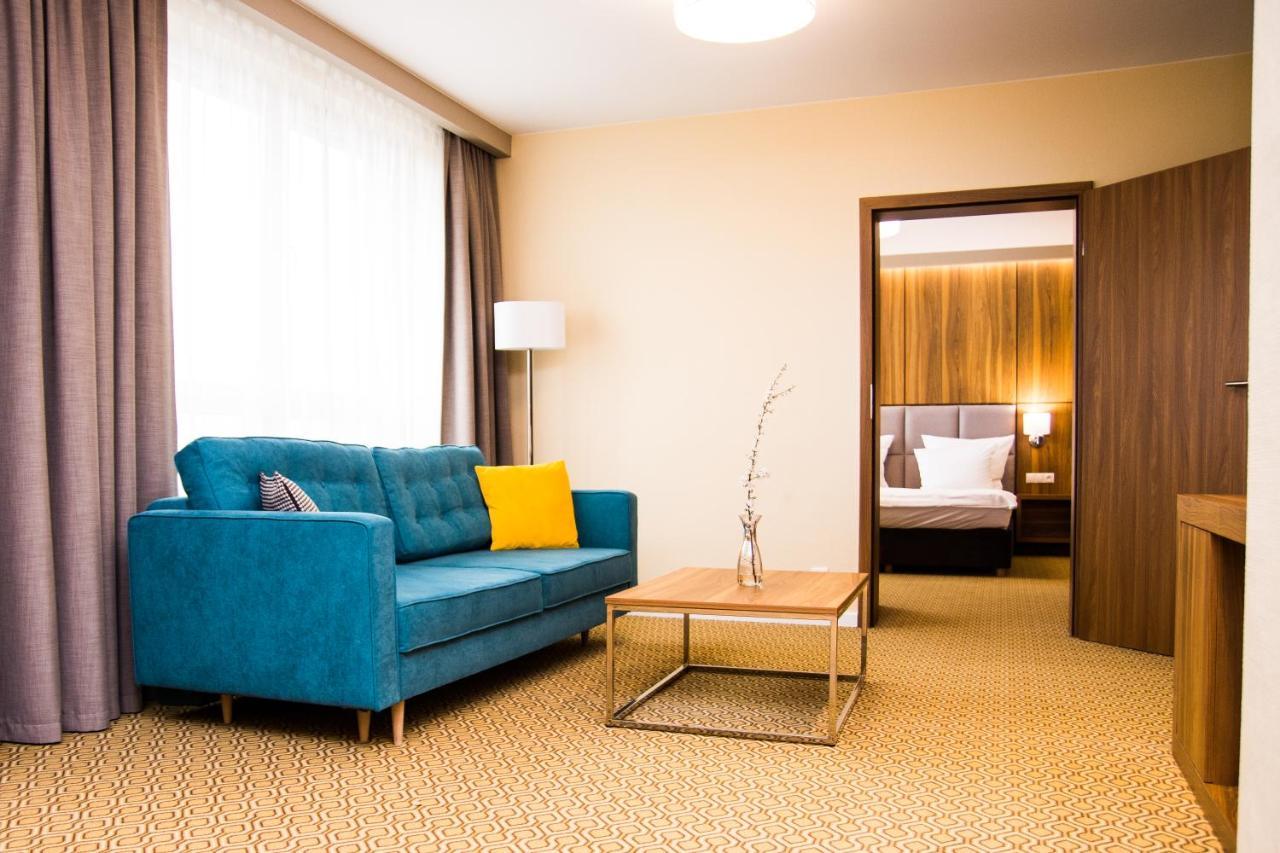 Ruben Hotel Zielona Gora Ngoại thất bức ảnh