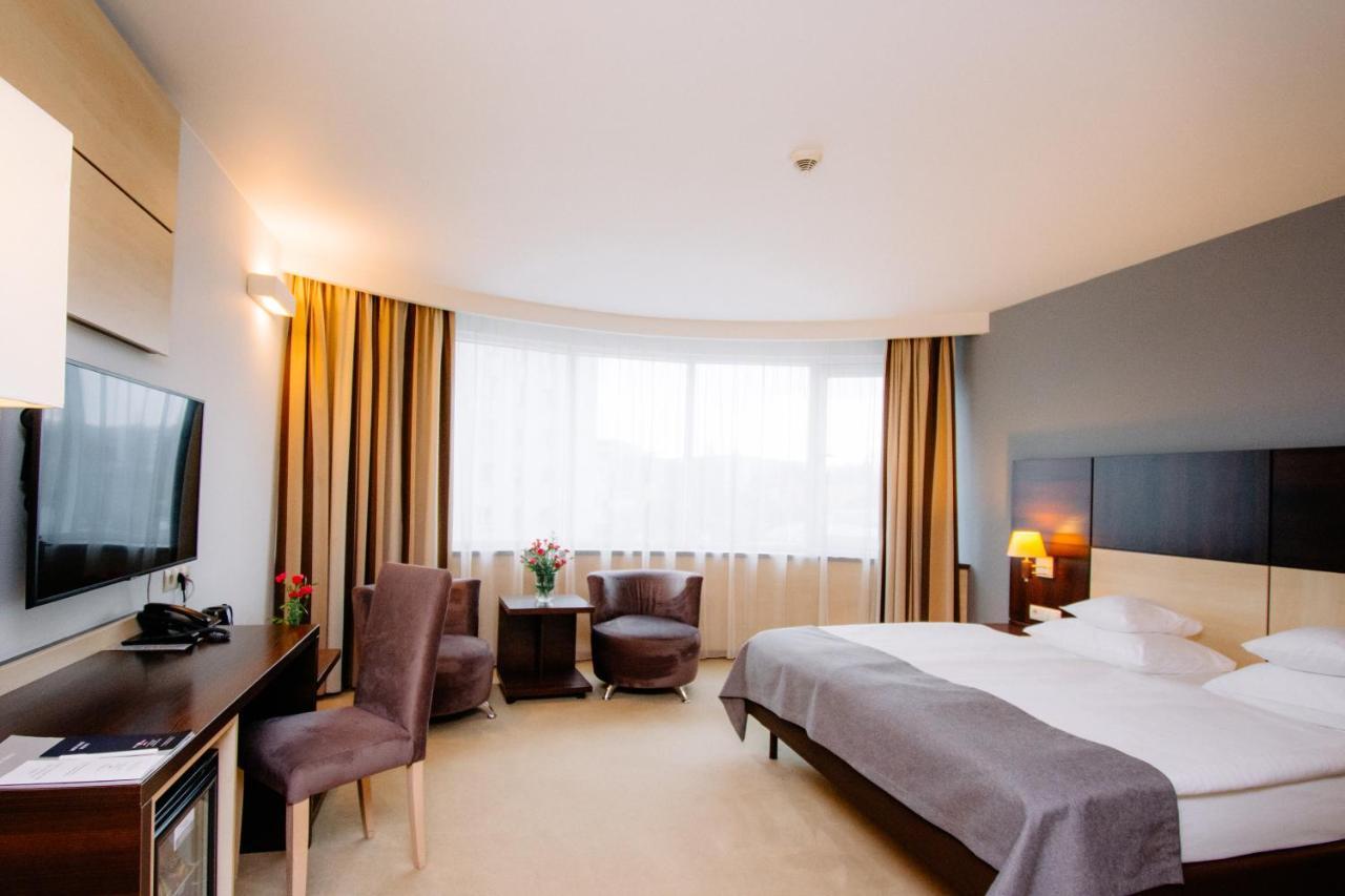 Ruben Hotel Zielona Gora Ngoại thất bức ảnh