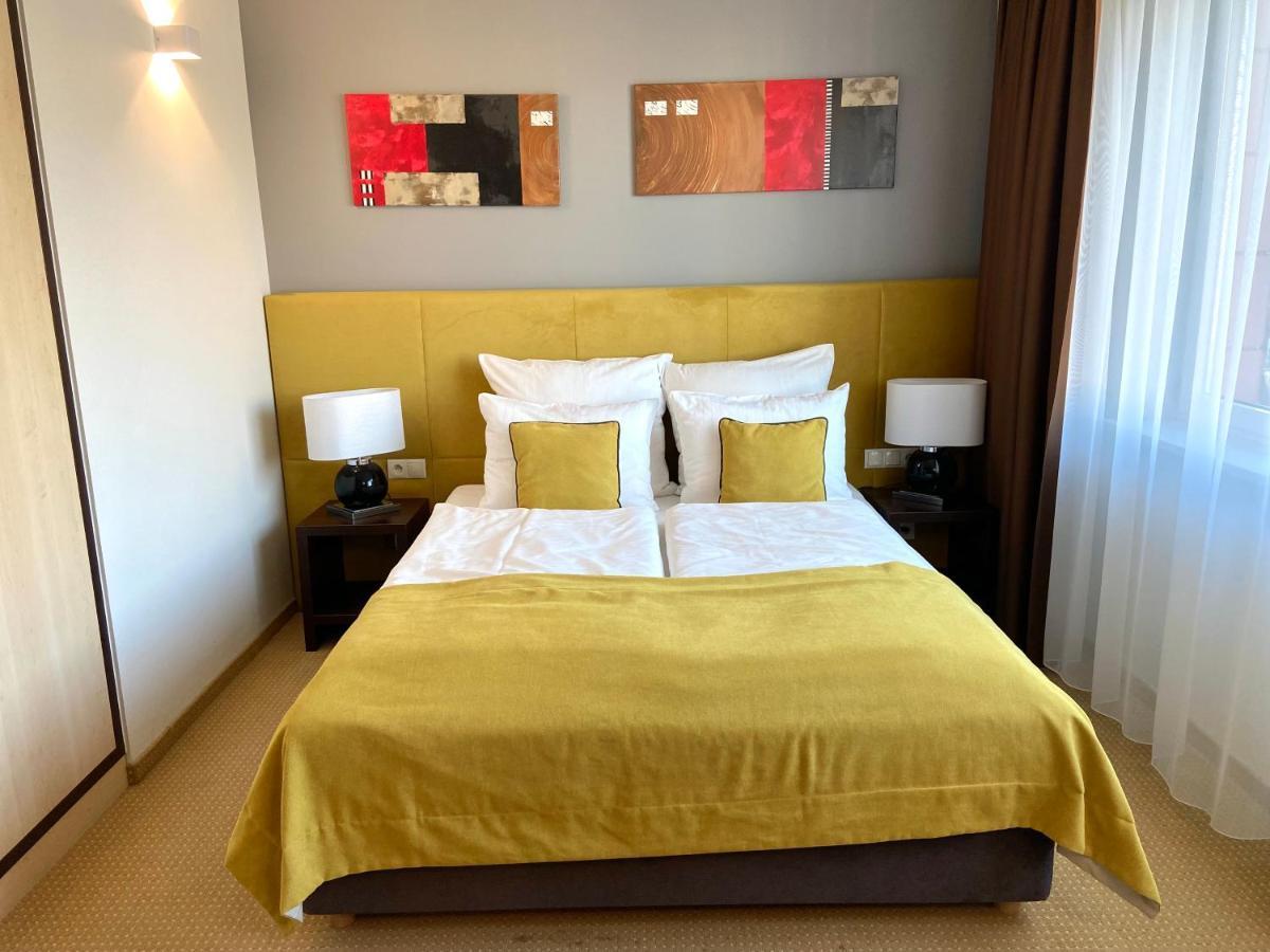 Ruben Hotel Zielona Gora Ngoại thất bức ảnh