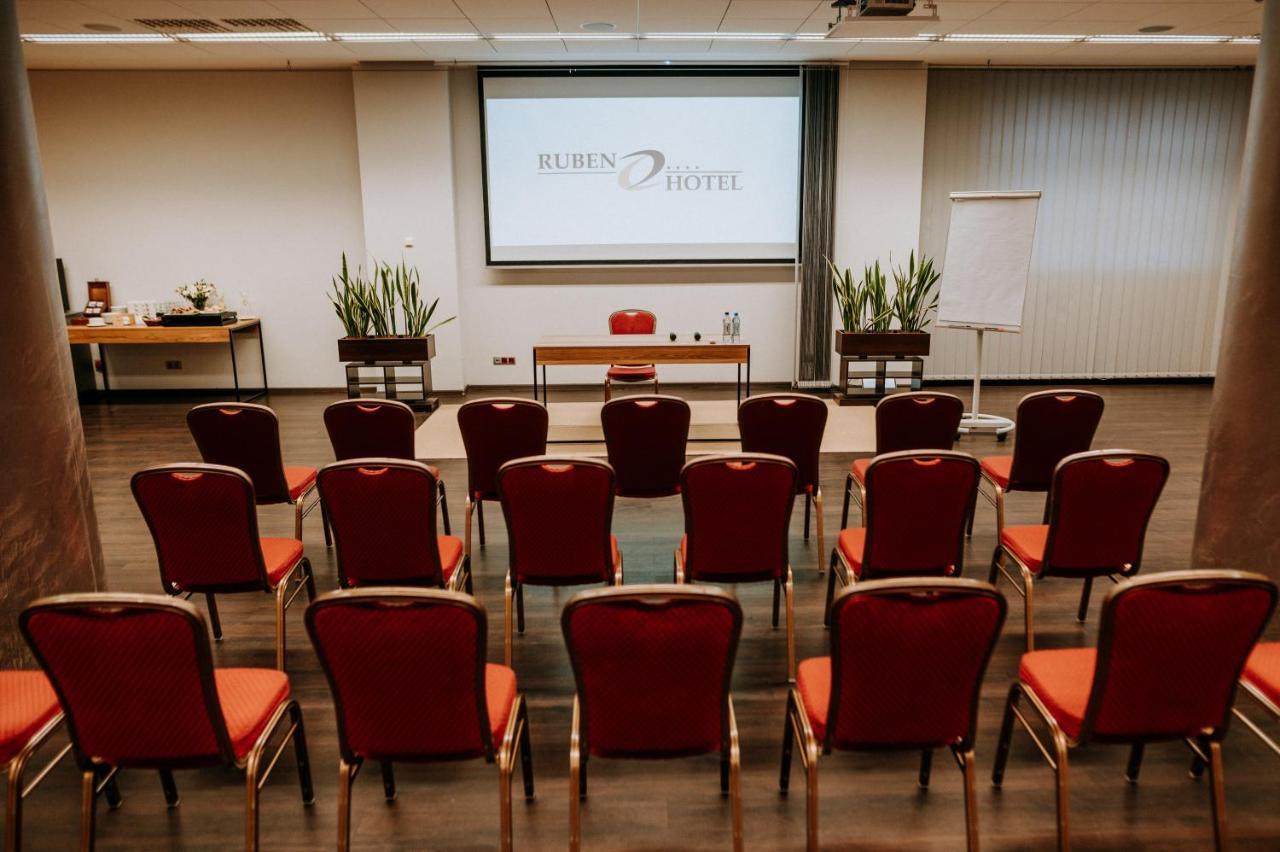 Ruben Hotel Zielona Gora Ngoại thất bức ảnh
