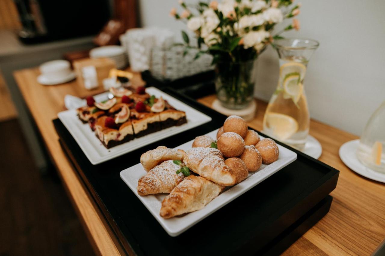 Ruben Hotel Zielona Gora Ngoại thất bức ảnh