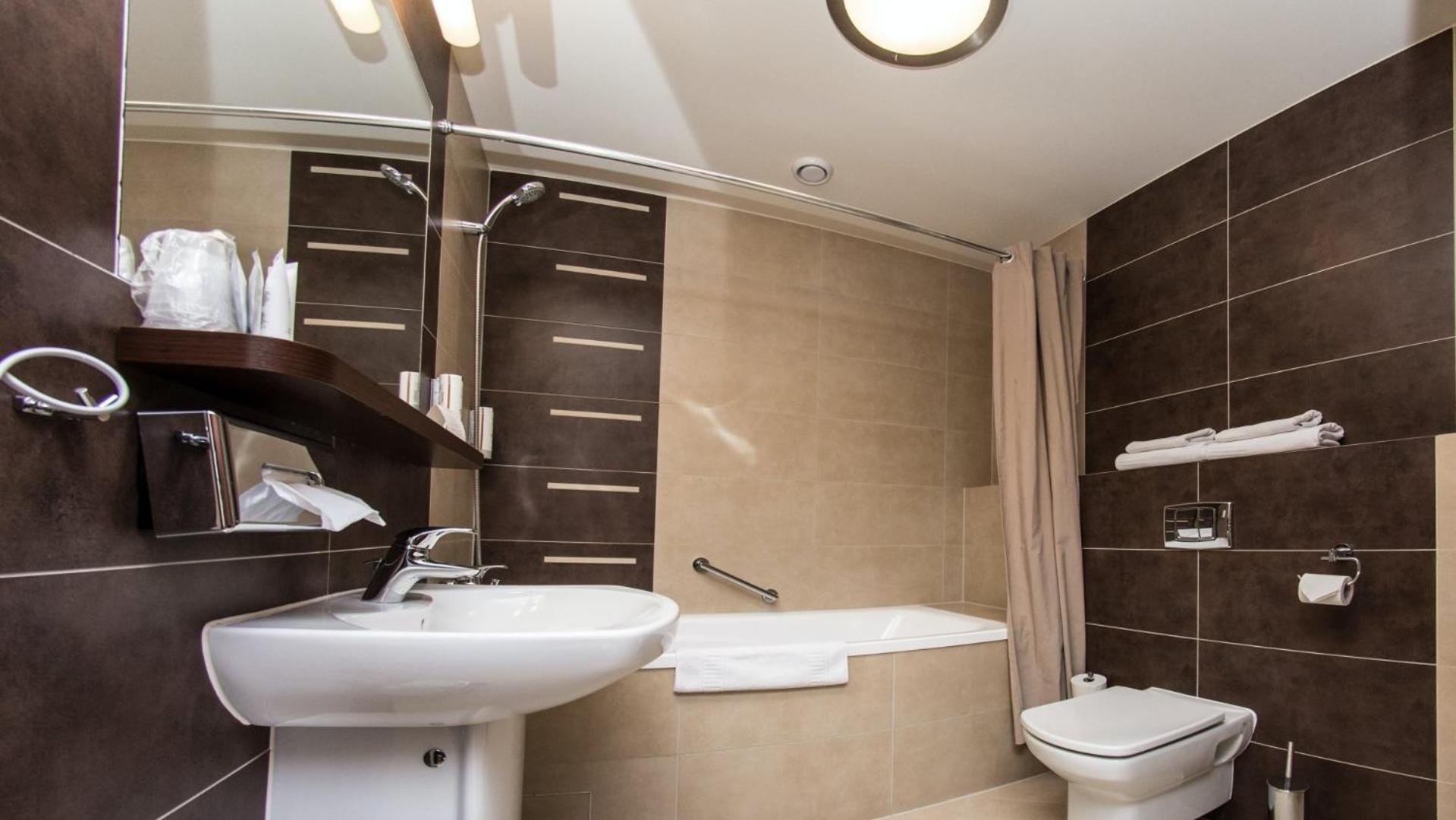 Ruben Hotel Zielona Gora Ngoại thất bức ảnh