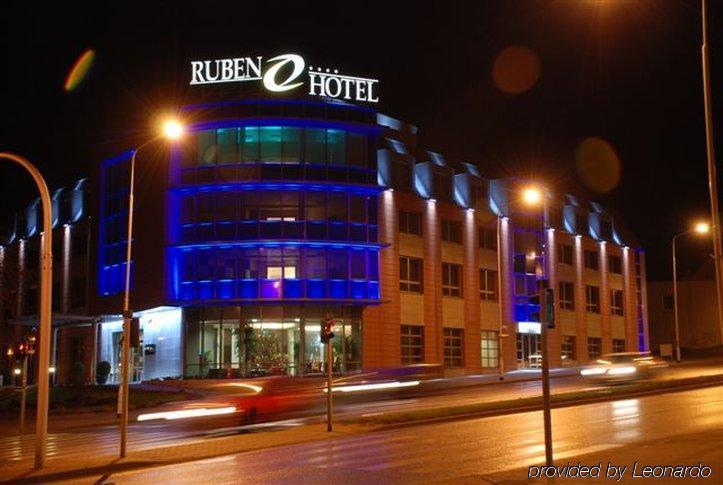 Ruben Hotel Zielona Gora Ngoại thất bức ảnh
