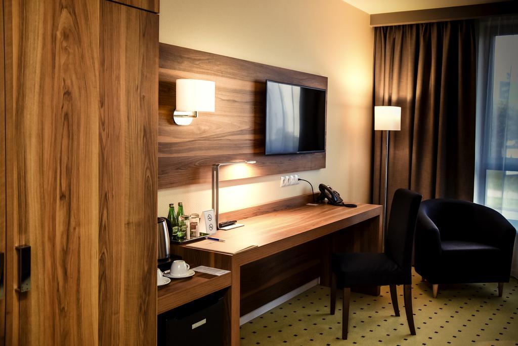 Ruben Hotel Zielona Gora Ngoại thất bức ảnh