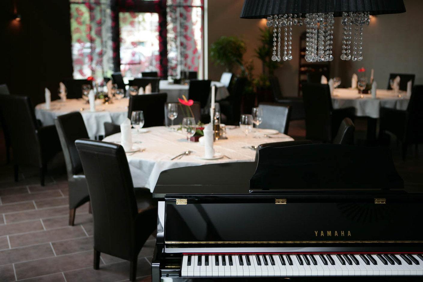 Ruben Hotel Zielona Gora Ngoại thất bức ảnh